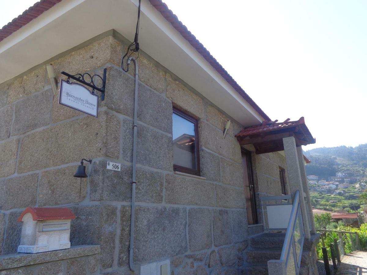 Гостевой дом Bernardes House Каштелу-ди-Пайва Экстерьер фото